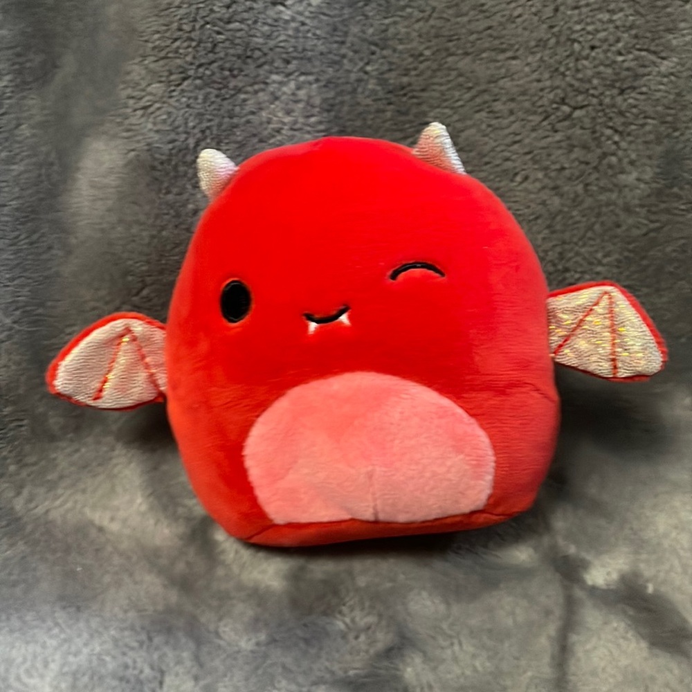 Capsule Karli Squishmallow